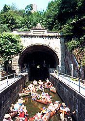 Schleuse und Bootstunnel Weilburg
