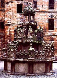 163 Brunnen in Linlithgow Castle - Schottland