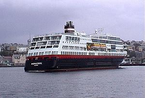 274 Midnatsol der Hurtigruten / Kristiansund - Norwegen