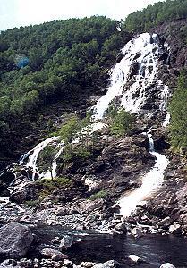 358 Wasserfall im Brattlandsdalen - Norwegen